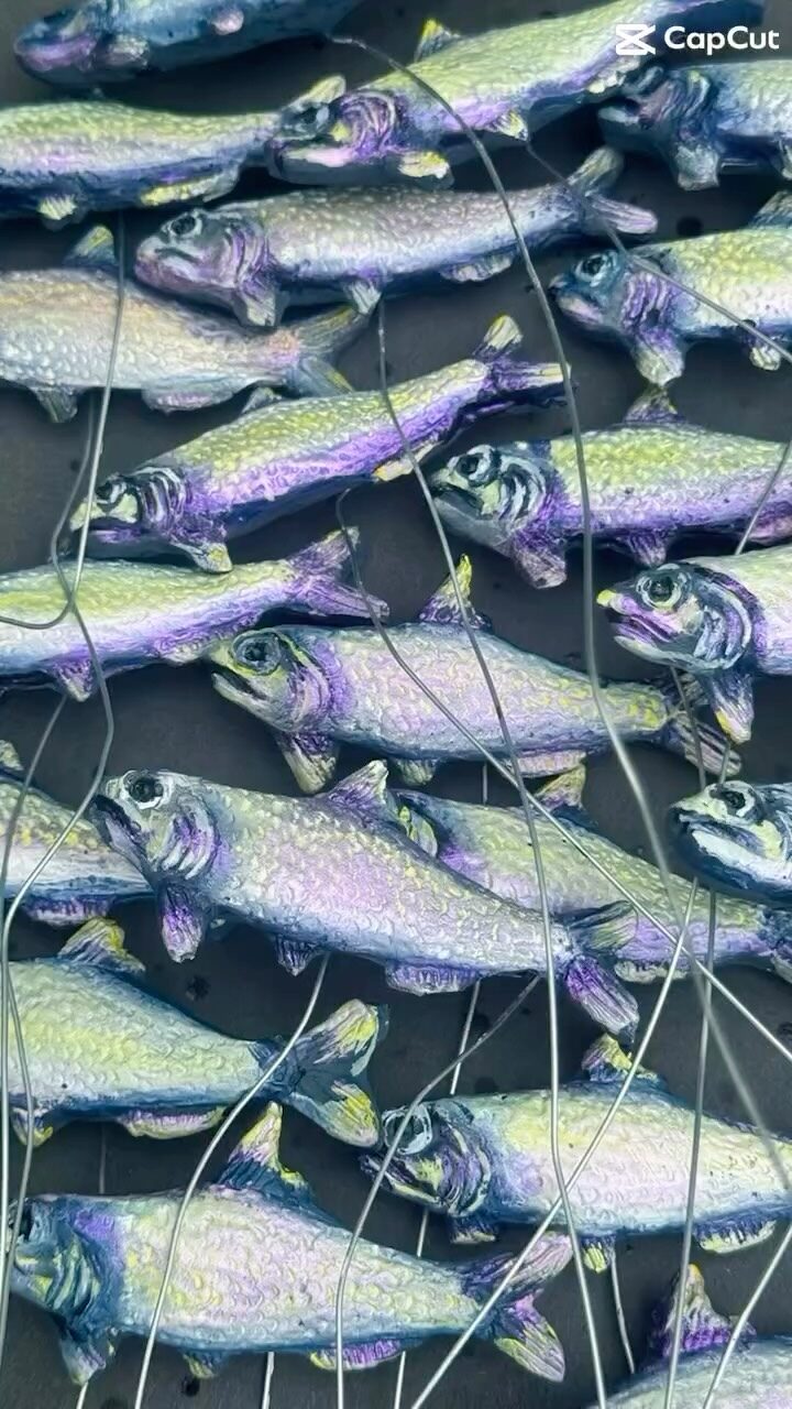 Yey, the Cornish Sardines are all finished, painted and varnished… All 32 of them 😆
.
.
.
.
.
#flotsam_fables #flotsam_fables_art #darkcornwall #bucca #cornishsardines