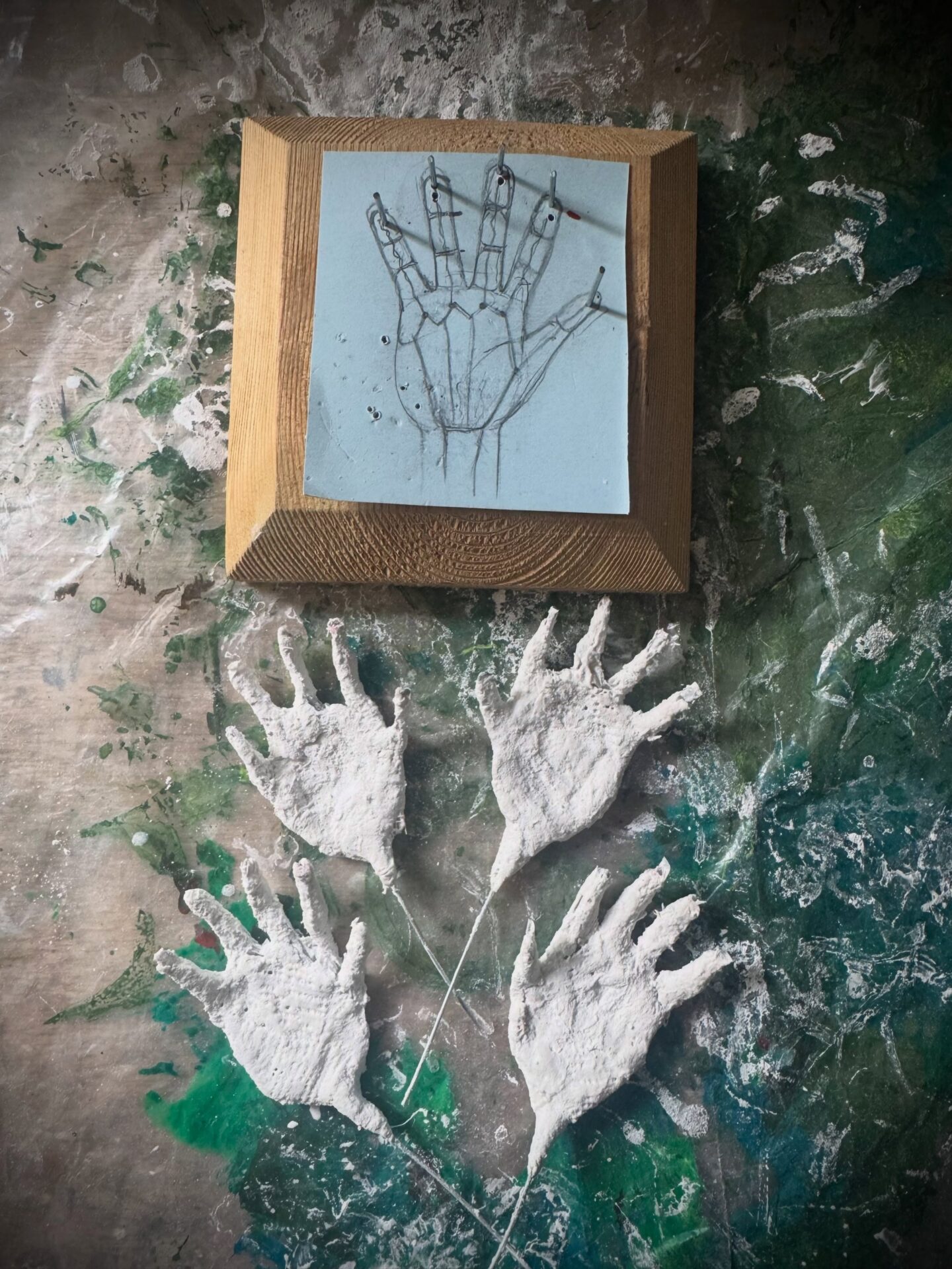 I really struggle with hands more than any other body part… I’ve never been able to make a delicate hand 🫶🫰
.
.
.
.
.
#flotsam_fables_art
