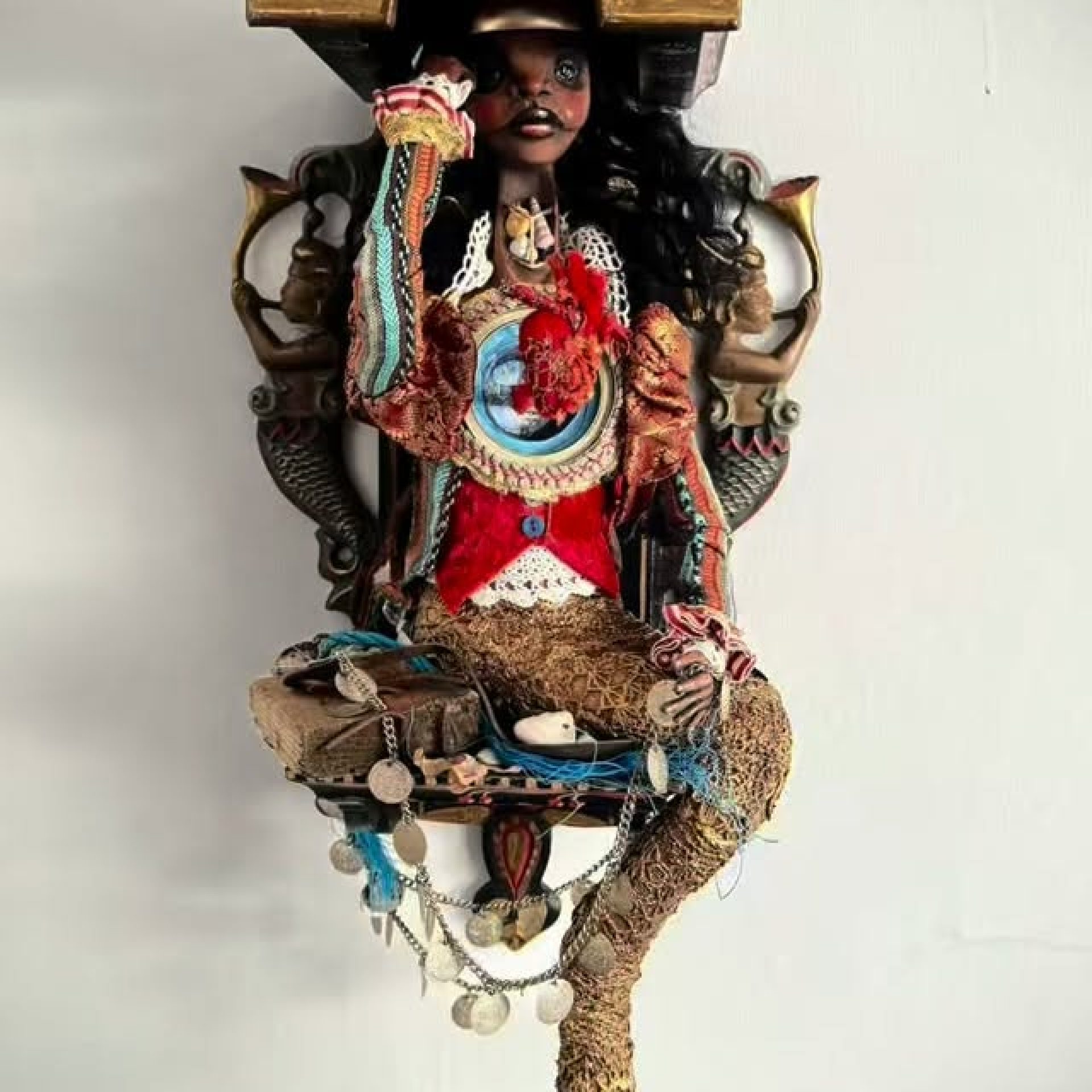 Happy new moon 🌑✨

Here is Iluka the mermaid, who I’m very fond of. I found her clock-box home in the most extraordinary junk shop in Holland, on a trip to visit my favourite artist, who was generous enough to mentor me. That meeting truly changed my life in ways I’m still discovering.

I’m still living in the ripples of that time, creatively and personally. Some encounters shift the tide entirely. I can’t thank you enough 🐚🌊🕯️

#newmoon #ilukathemermaid #flotsam_fables