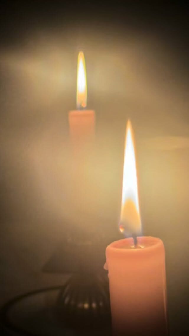 Full moon blessings lovelies 🌕🕯️✨
With @birdcagestage @joannetremarco 
.
.
.
.
.
#flotsam_fables #birdcagestage #friends